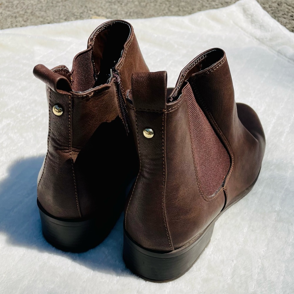 Style & Co. Chelsea Boots Size 10. - Picture 4 of 6